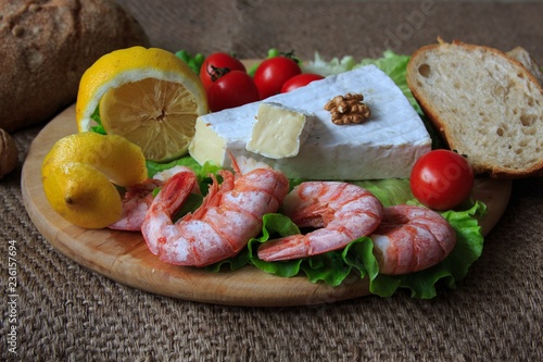 Shrimps and brie cheese