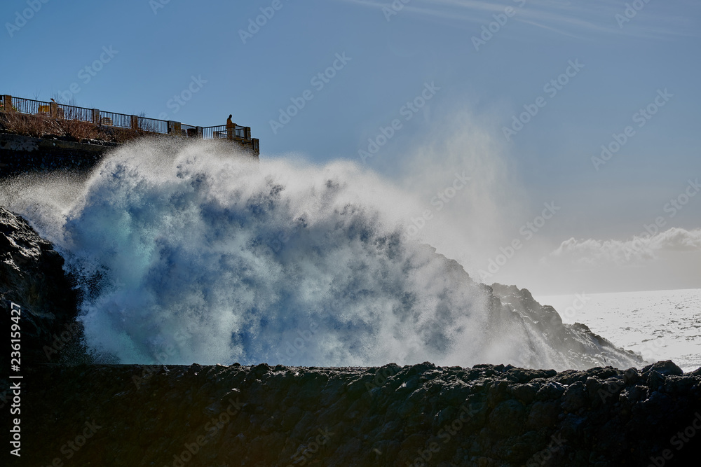 Fototapeta premium Puerto de Santiago waves