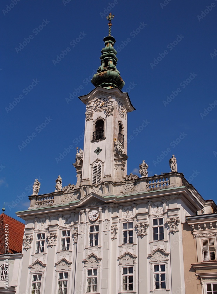 Rathaus in Steyr mit Balustrade und Zwiebelturm