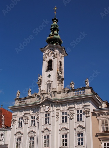 Rathaus in Steyr mit Balustrade und Zwiebelturm