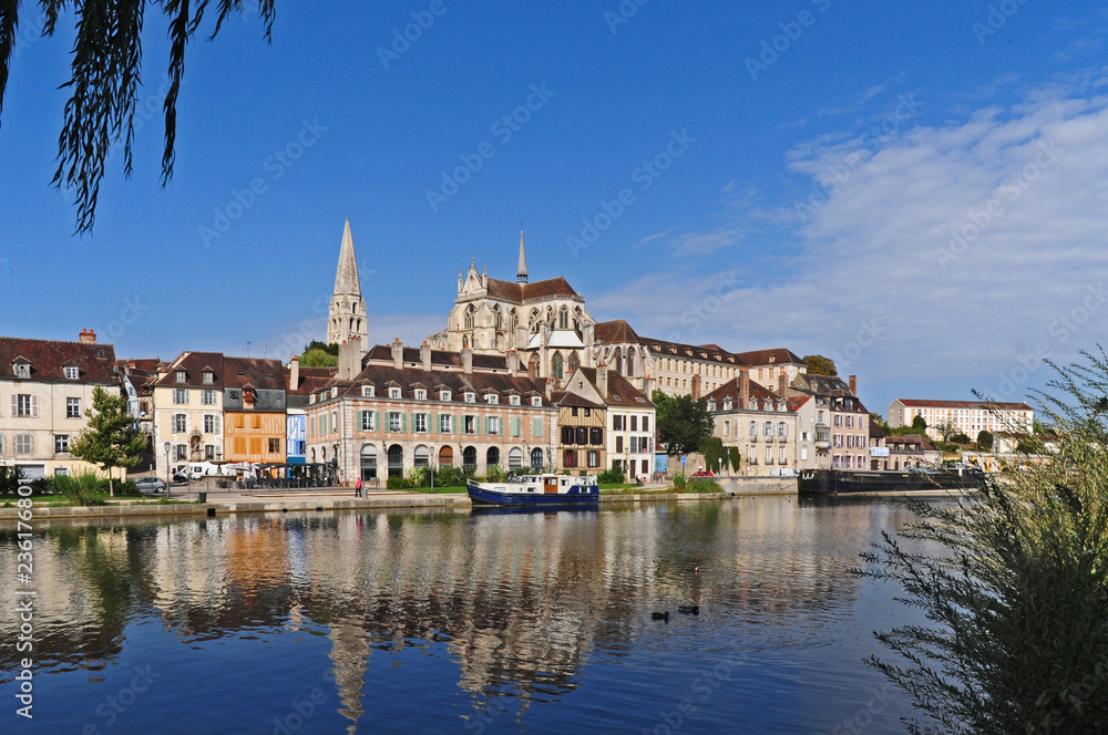 Auxesse, panorama dalla Yonne - Borgogna