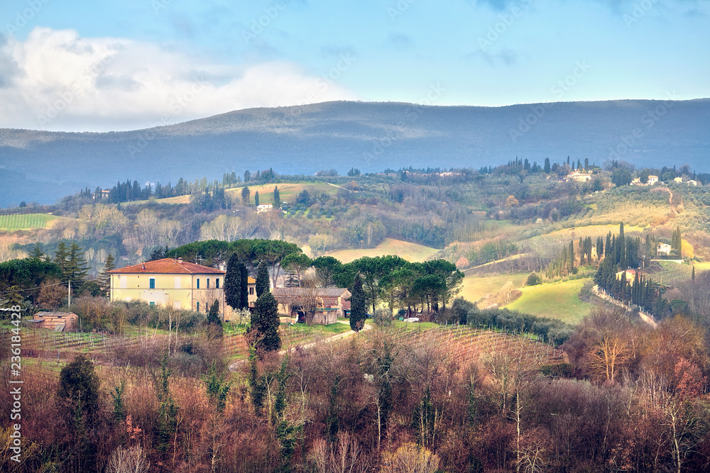 casa colonica sulla collina toscana casa colonica sulla collina toscana