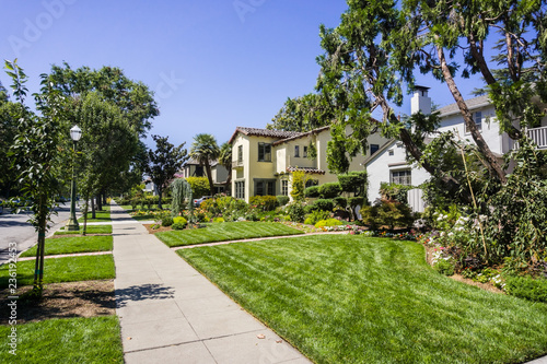 Canvas Print Landscape in the Rose Garden residential neighborhood of San Jose, south San Fra