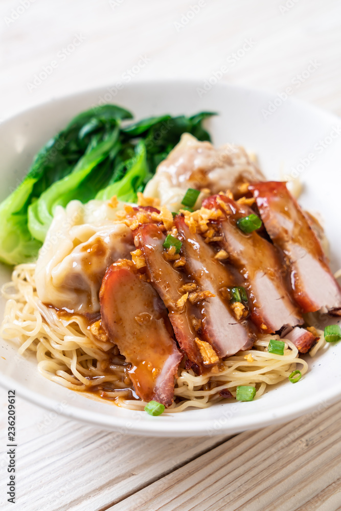 egg noodle with red roasted pork and wonton egg noodle with red roasted pork and wonton