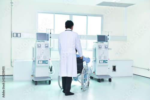 Doctors care for sick people with wheelchairs in the dialysis room.