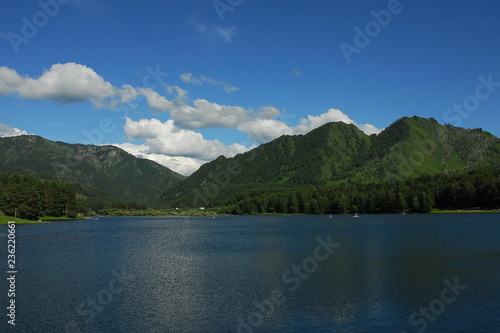 Fototapeta Naklejka Na Ścianę i Meble -  Lake surrounded by wooded hills.