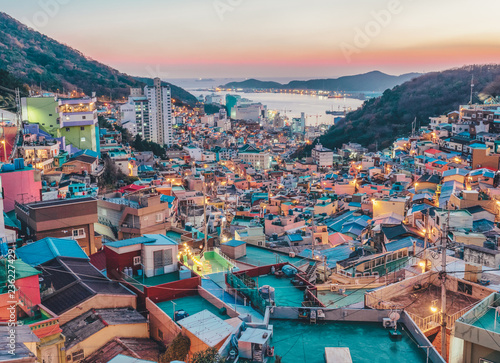 Sunset in Gamcheon Culture Village, 釜山, 甘川文化村の夕日, 韓国の絶景 photo