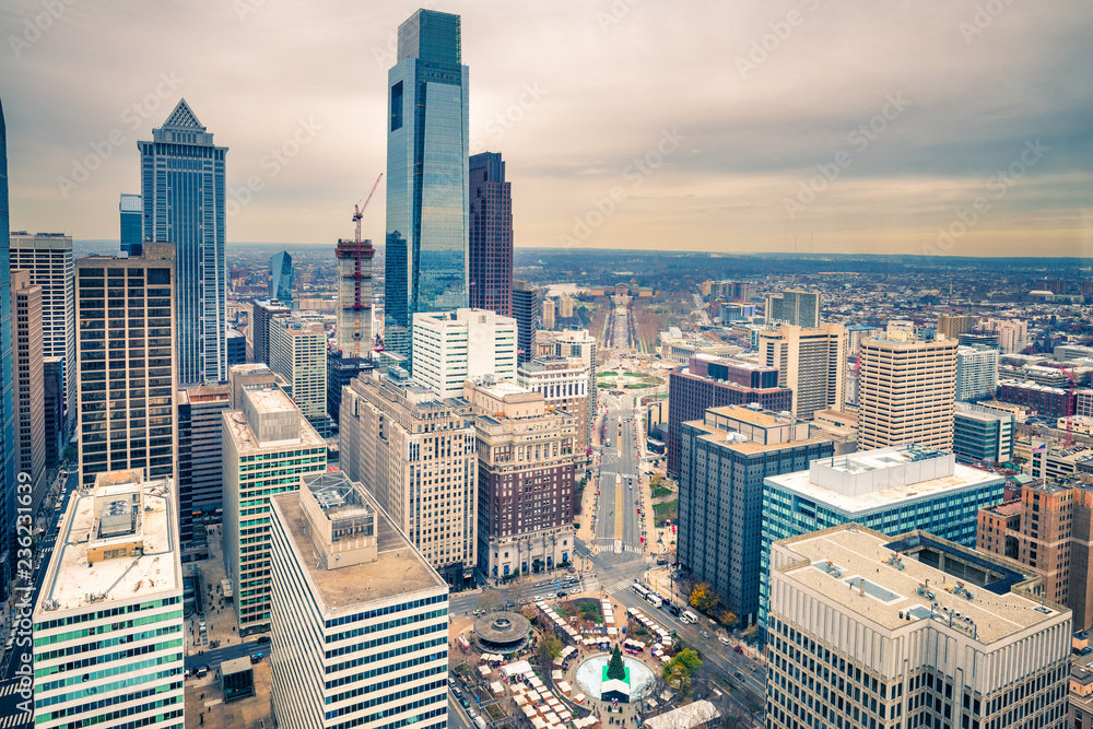 Fototapeta premium Top view of downtown skyline Philadelphia USA
