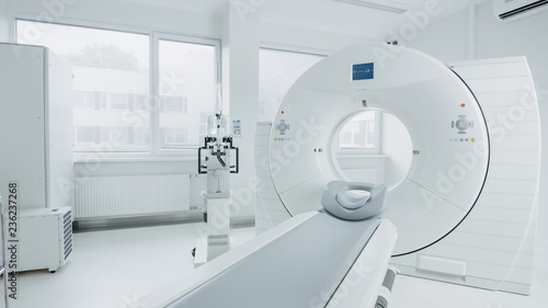 Quadro su tela Medical CT or MRI or PET Scan Standing in the Modern Hospital Laboratory