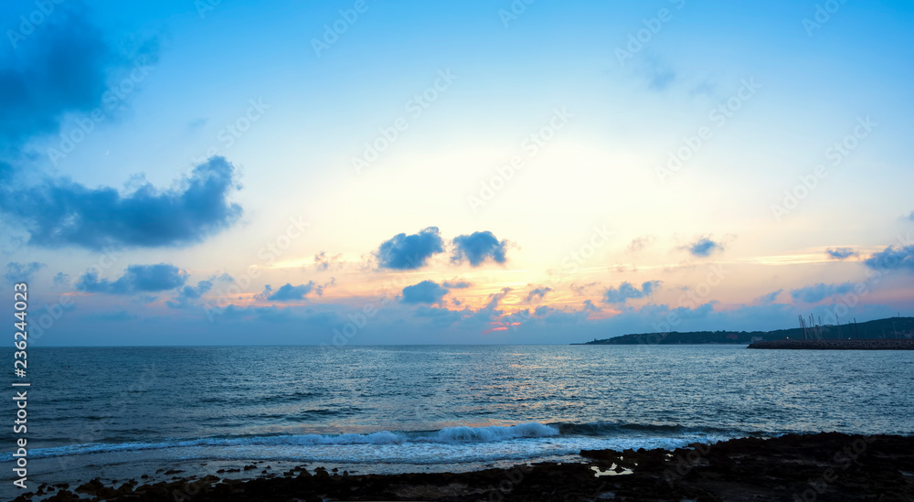 Fototapeta premium Tramonto sul mare in Toscana, Italia