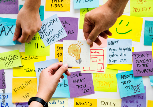 Messy sticky notes and a new ideas concept © Rawpixel.com