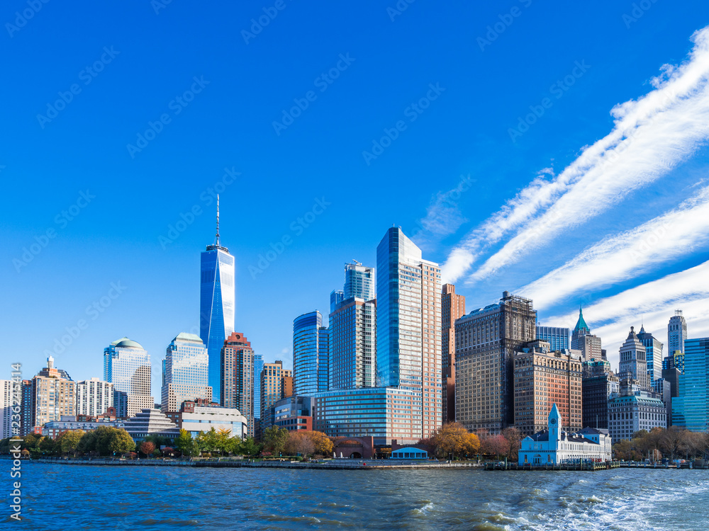 Obraz premium ニューヨーク バッテリー・パークとマンハッタンの摩天楼