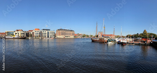 Fotografía Panorama from the old inland port in Emden