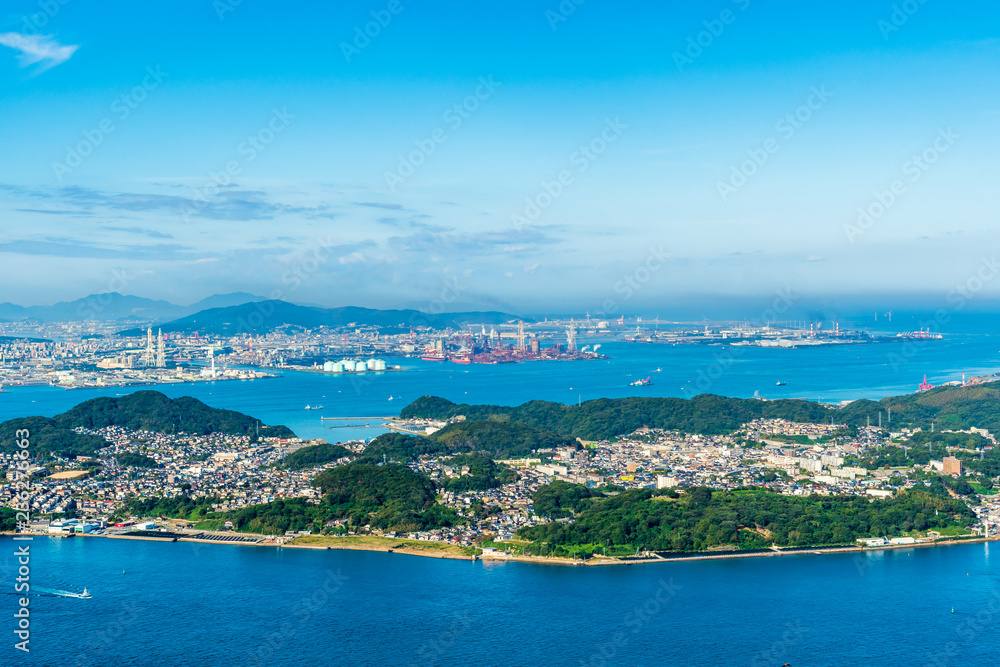 関門海峡と青空