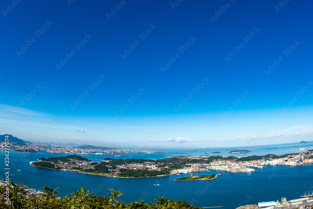 関門海峡と青空