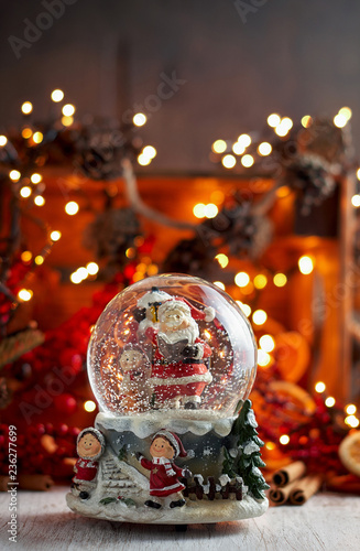Obraz na płótnie Musical Snow Globe with Santa Claus on bokeh background w salonie
