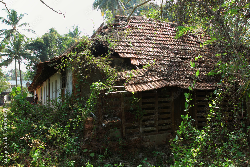 Traditional Kerala style house in Kayamkulam, Kerala, India. Thatchu Shasthra, or the Science of Carpentry and Traditional Vasthu, was the governing science in this architectural form Traditional Kerala style house in Kayamkulam, Kerala, India. Thatchu Shasthra, or the Science of Carpentry and Traditional Vasthu, was the governing science in this architectural form