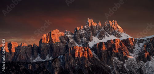 Fototapeta Wunderschöne Sonnenuntergang in die Dolomiten 