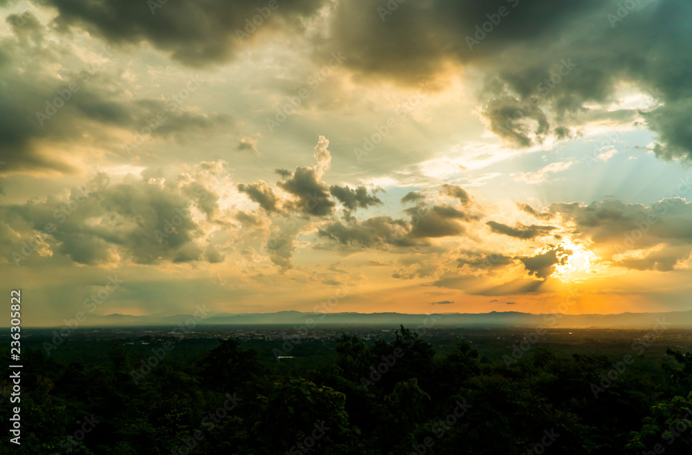 Obraz premium colorful dramatic sky with cloud at sunset.