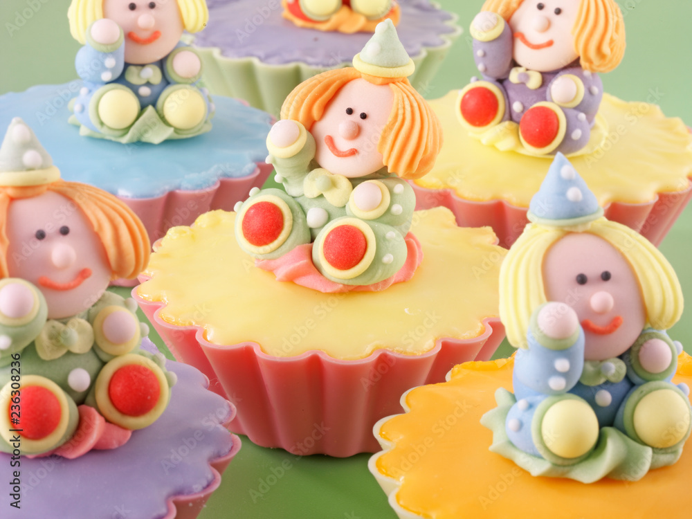 Obraz premium CHARACTER CUPCAKES