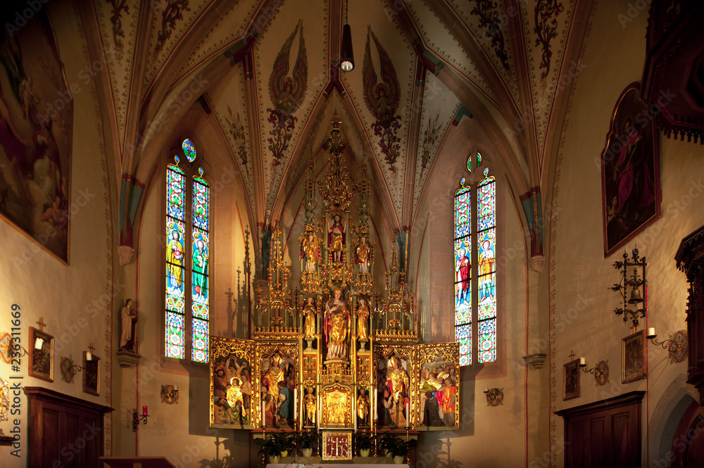Fototapeta premium Kirche Sankt Vigilius in Altenburg in Südtirol