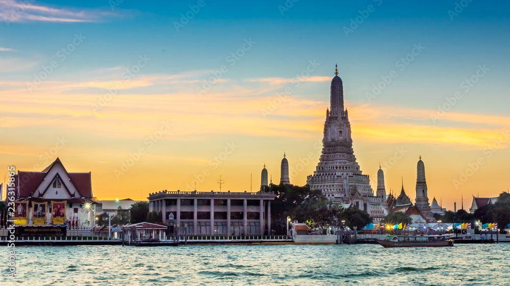 Sunset at Wat Arun Sunset at Wat Arun