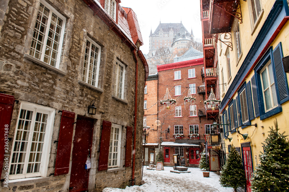 Fototapeta premium Ulice historycznej dzielnicy Petit Champlain w Quebecu