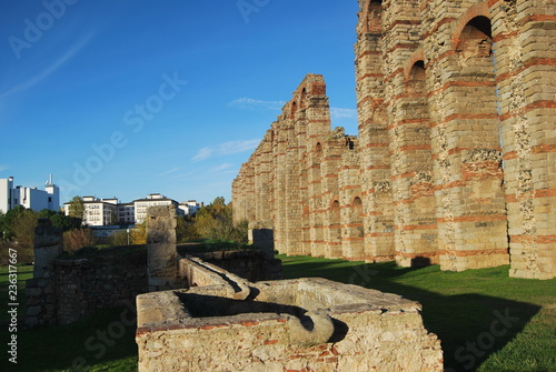 Acueducto de los Milagros, Mérida, Extremadura (España) photo