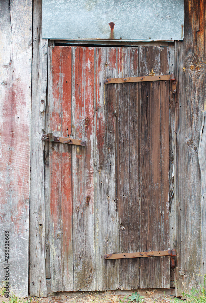 drewniane drzwi do starej szopy stodoły na wsi skansenie Stock Photo |  Adobe Stock