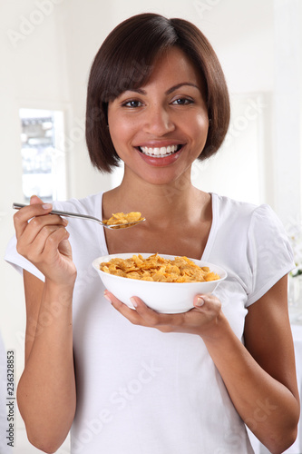 WOMAN EATING CORNFLAKES