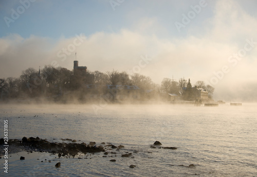 Photography Foggy morning in stockholm harbour, ships and boats in the frosty mist and winte