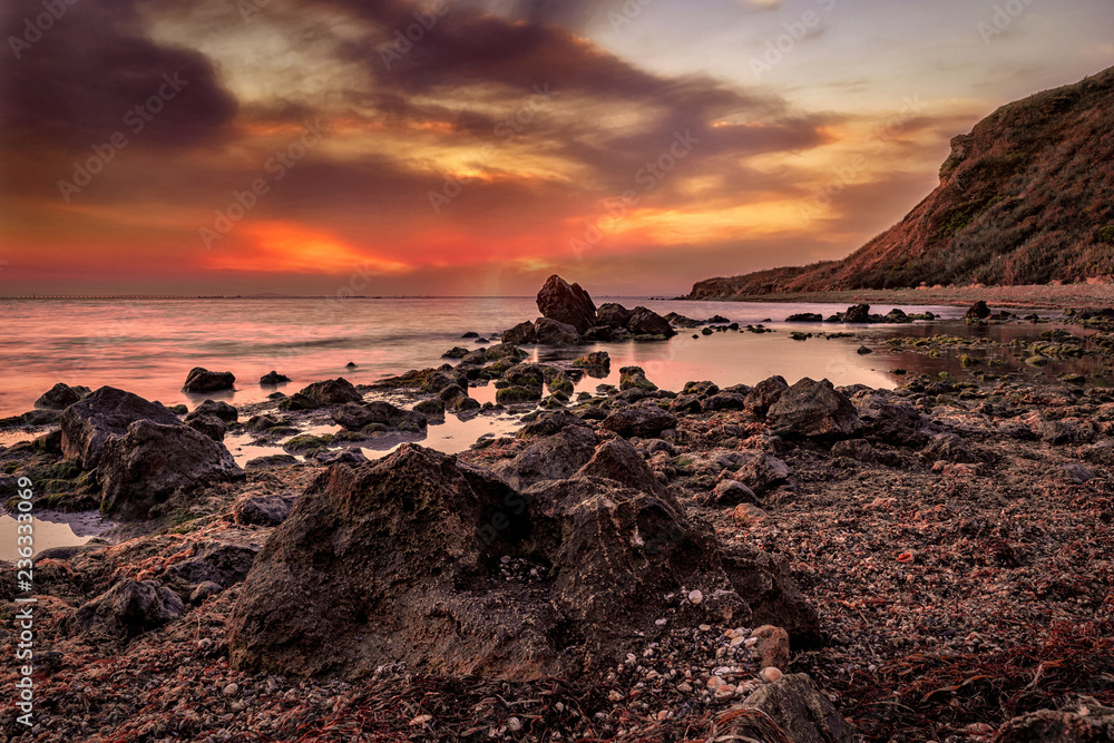 Obraz premium Dawn over the Strait in Crimean