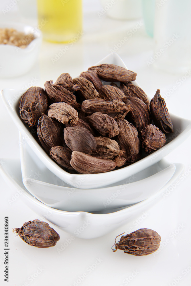 BLACK CARDAMOM PODS BLACK CARDAMOM PODS