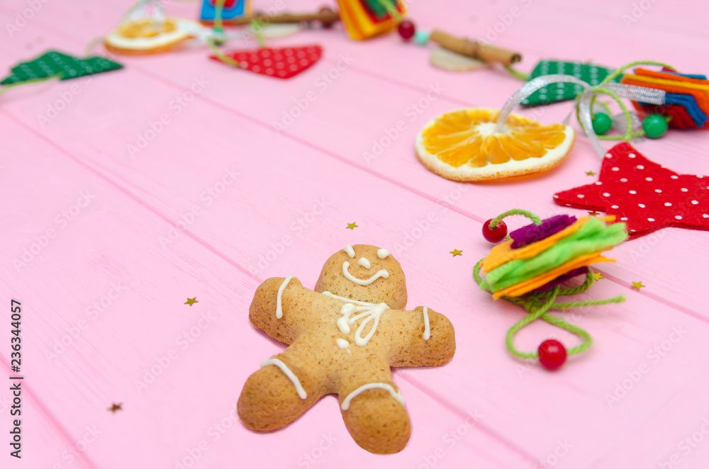 Fototapeta premium Christmas decoration on pink wood board. Christmas garland background.