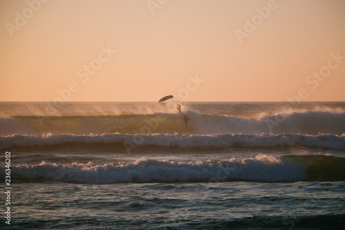 Bild auf Leinwand Surf sunset wipeout