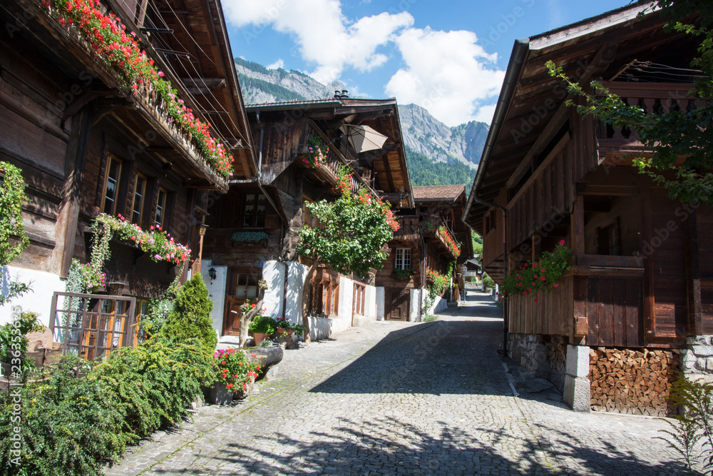 Obraz premium alter Dorfteil in Brienz, Berner Oberland / Schweiz