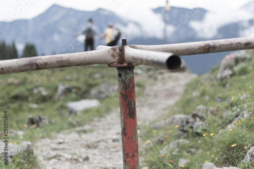 Drehkreuz auf Weide am Tegernsee in den bayerischen Alpen