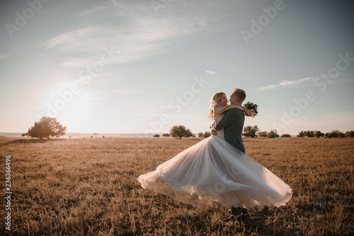 Obraz na płótnie Stylish wedding photo shoot in nature at sunset.