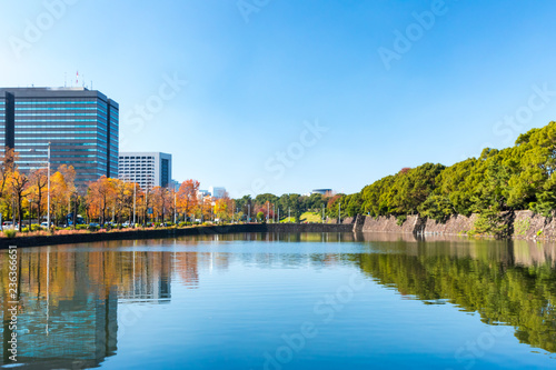 (東京都ｰ都市風景)お濠水面に映る丸の内オフィス街の秋１０ © moarave