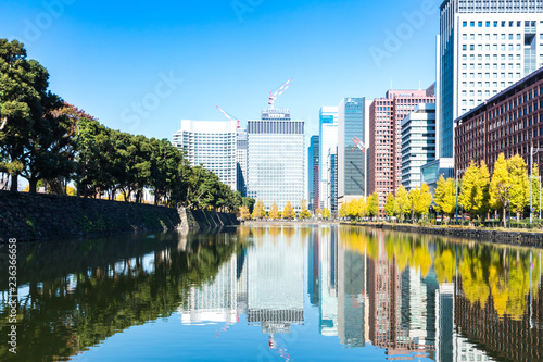 (東京都ｰ都市風景)お濠水面に映る丸の内オフィス街の秋１１ © moarave