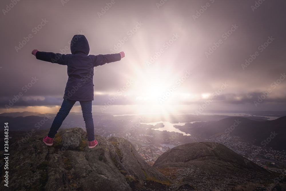 Φωτογραφία Young girl on top of the Mount Ulriken