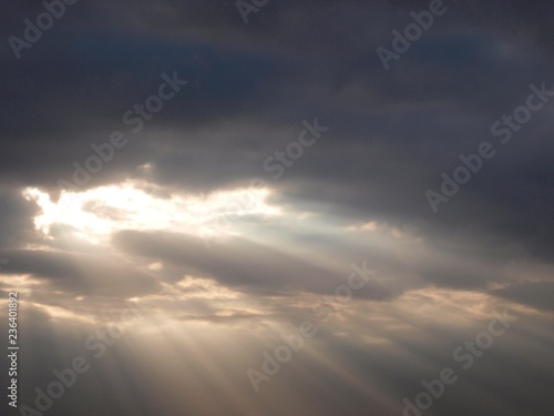 雲間から差す光