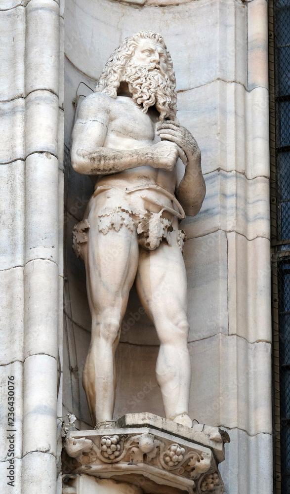 Obraz premium Statue of Saint on the facade of the Milan Cathedral, Duomo di Santa Maria Nascente, Milan, Lombardy, Italy