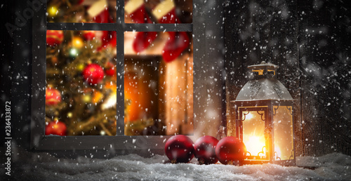 Photographie Christmas window sill and fireplace