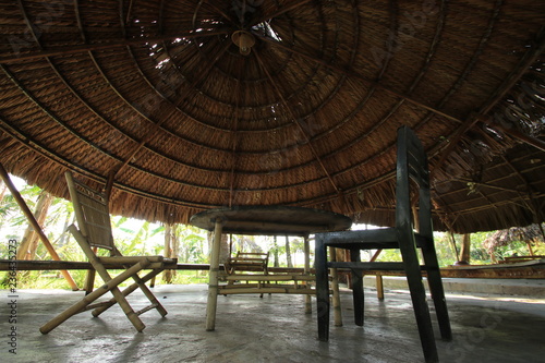 茅葺屋根と椅子とテーブル ベトナム ドンナイ