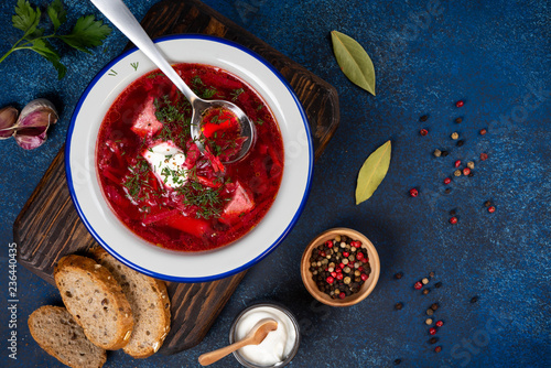 Obraz na płótnie Borsch - Traditional Ukrainian / Russian soup on blue background w salonie