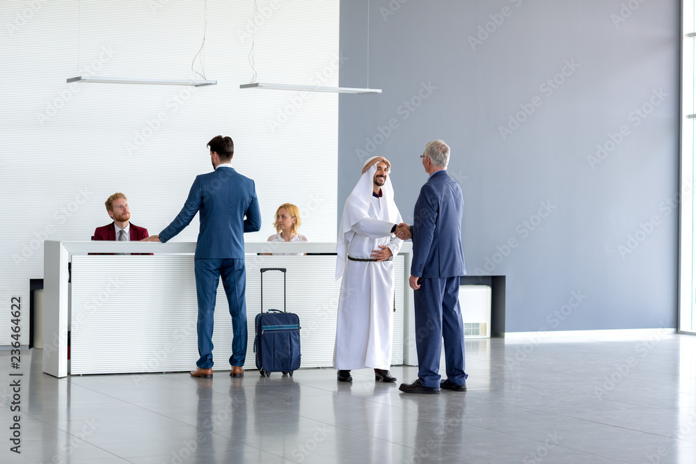 Obraz na plátně Warmly receiving of Arabian guest