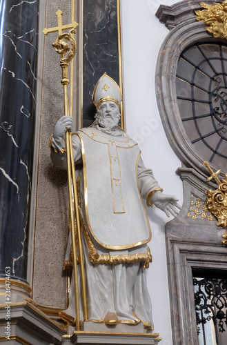Foto Saint Otto von Bamberg statue on the Provost’s altar in Wurzburg Cathedral dedic
