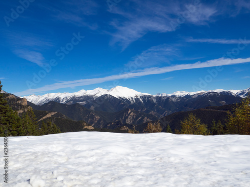 Paisaje con nieve en Andorra, Europa, invierno de 2018