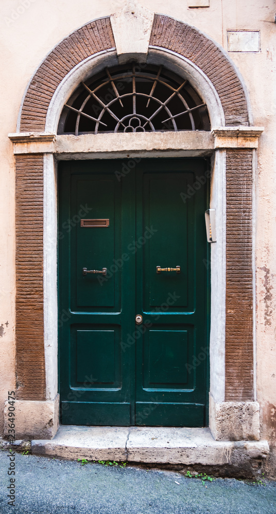 Fototapeta premium door in the streets of Rome